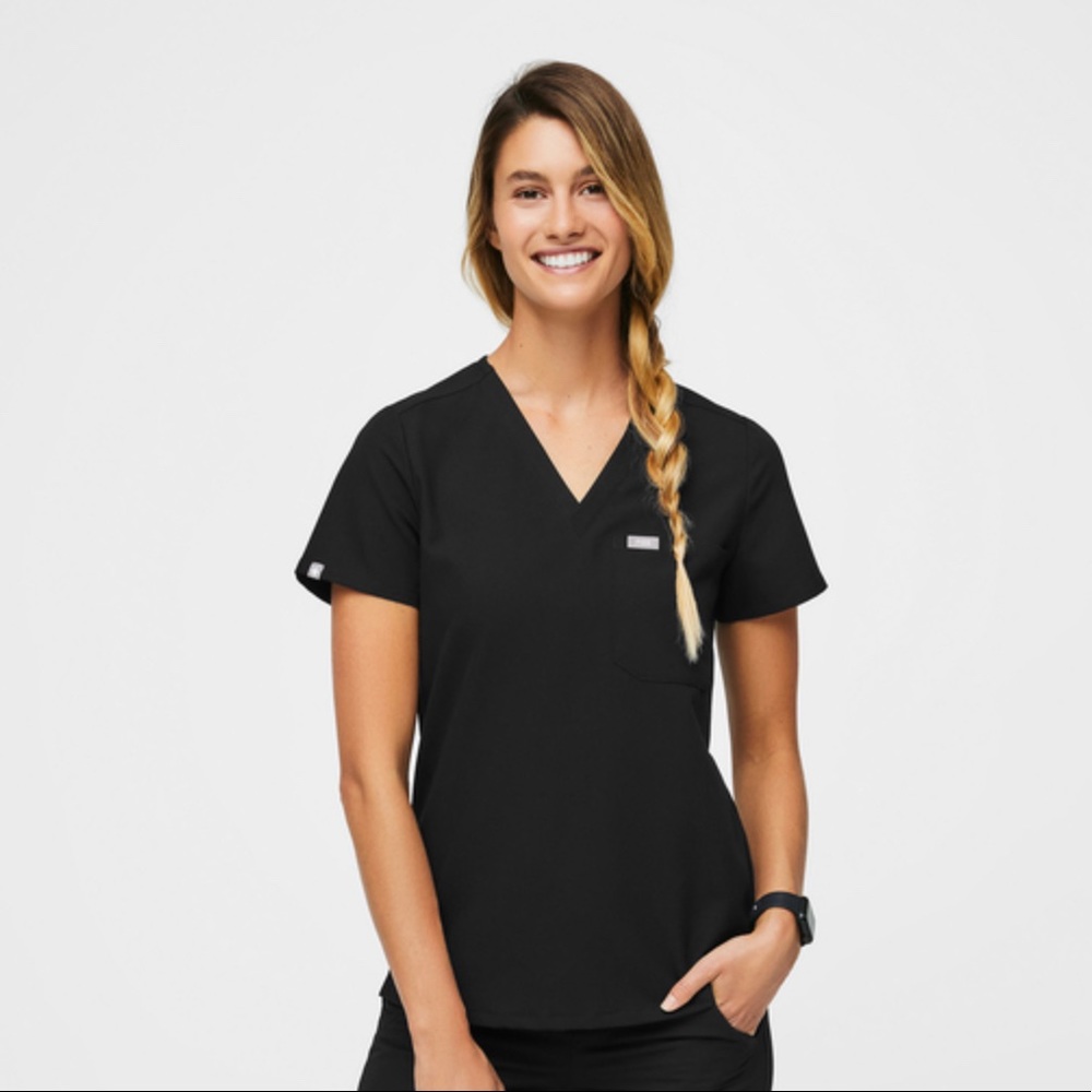 Figs Large One Pockey Scrub Top in Black